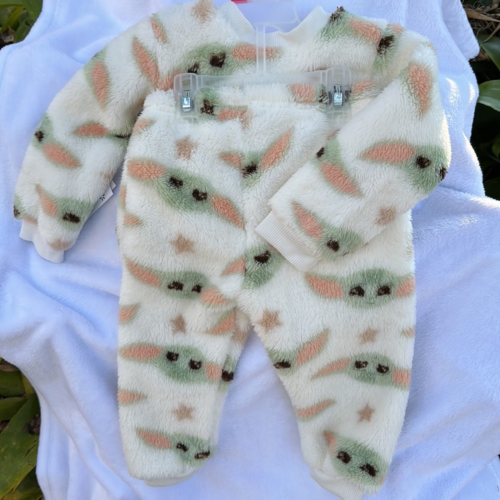 The Mandolarian baby Yoda 2-pc - Picture 2 of 5